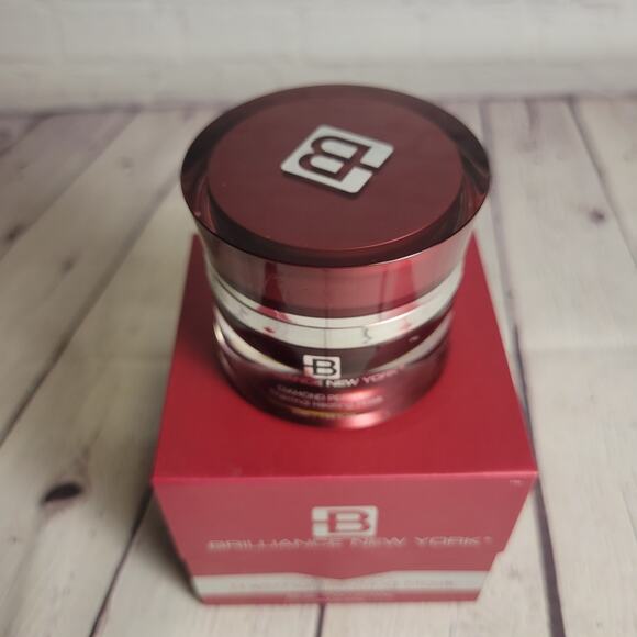 Brilliance New York Thermal Heating Mask Ruby Red Collection 1.69 fl oz. - Picture 2 of 6